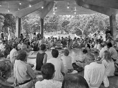 Versammlung in Auroville